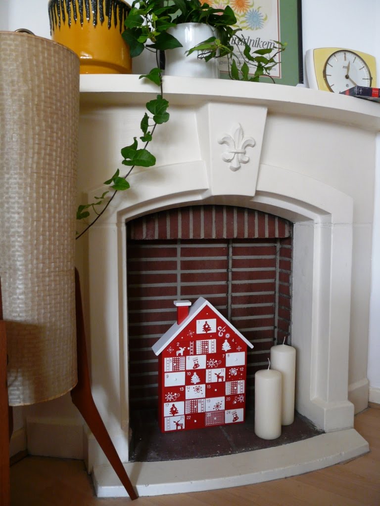 [Fireplace+before+close-up.JPG]