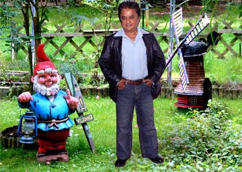 Humor. Confunde a enano con señor bajito