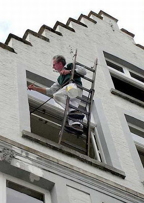 Seguridad laboral. HUMOR. LOCURAS en el trabajo. CUIDADO con los HUEVOS.