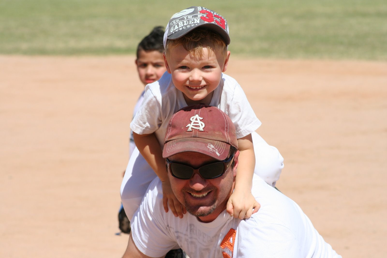 [First+T+Ball+game+076.jpg]