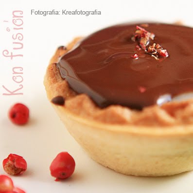Tartaletas de crema de coco y chocolate con toke de pimienta rosa TARTALETAS CREMA COCO