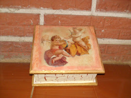 Cofre con Motivos Cristianos...