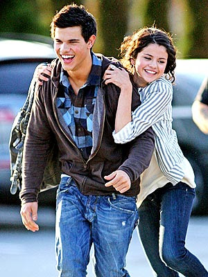 Taylor Swift Versus Selena Gomez! Taylor Swift Versus Selena Gomez!