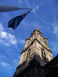 Royal Mile building with Scottish flag in Edinburgh, Scotland