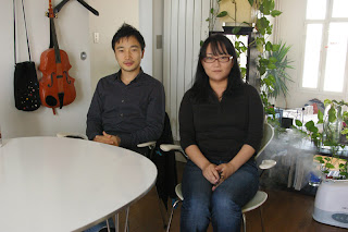 近所に住んでいる後輩のWebデザイナーのあっきーさんに、オイル追加を手伝って貰いました!感謝!