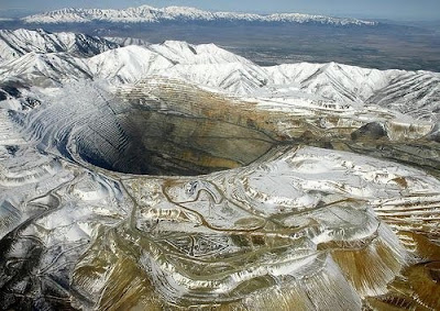 ведётся добыча руды Карьер Kennecott Bingham Canyon Mine