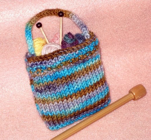 golden bird knits: Miniature Knitting Bag pattern