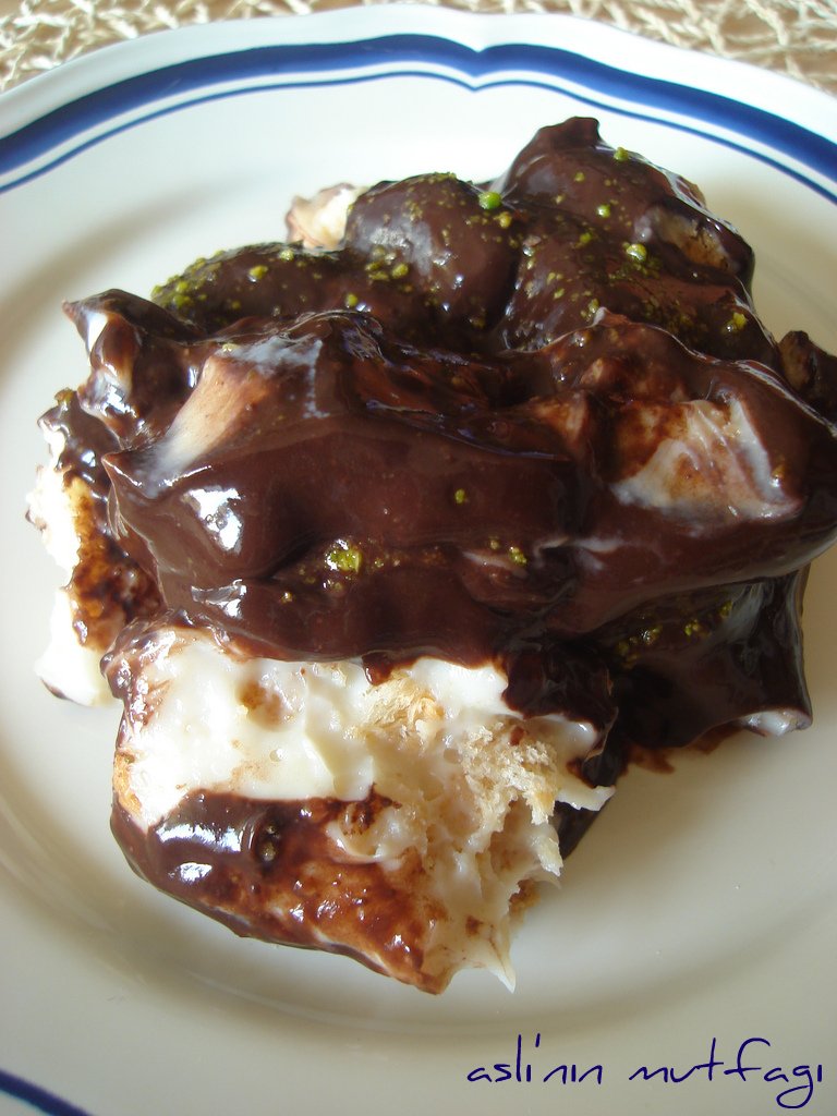Dondurmalı Profiterol Dondurmalı Profiterol