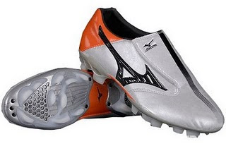 sepatu bola kaki