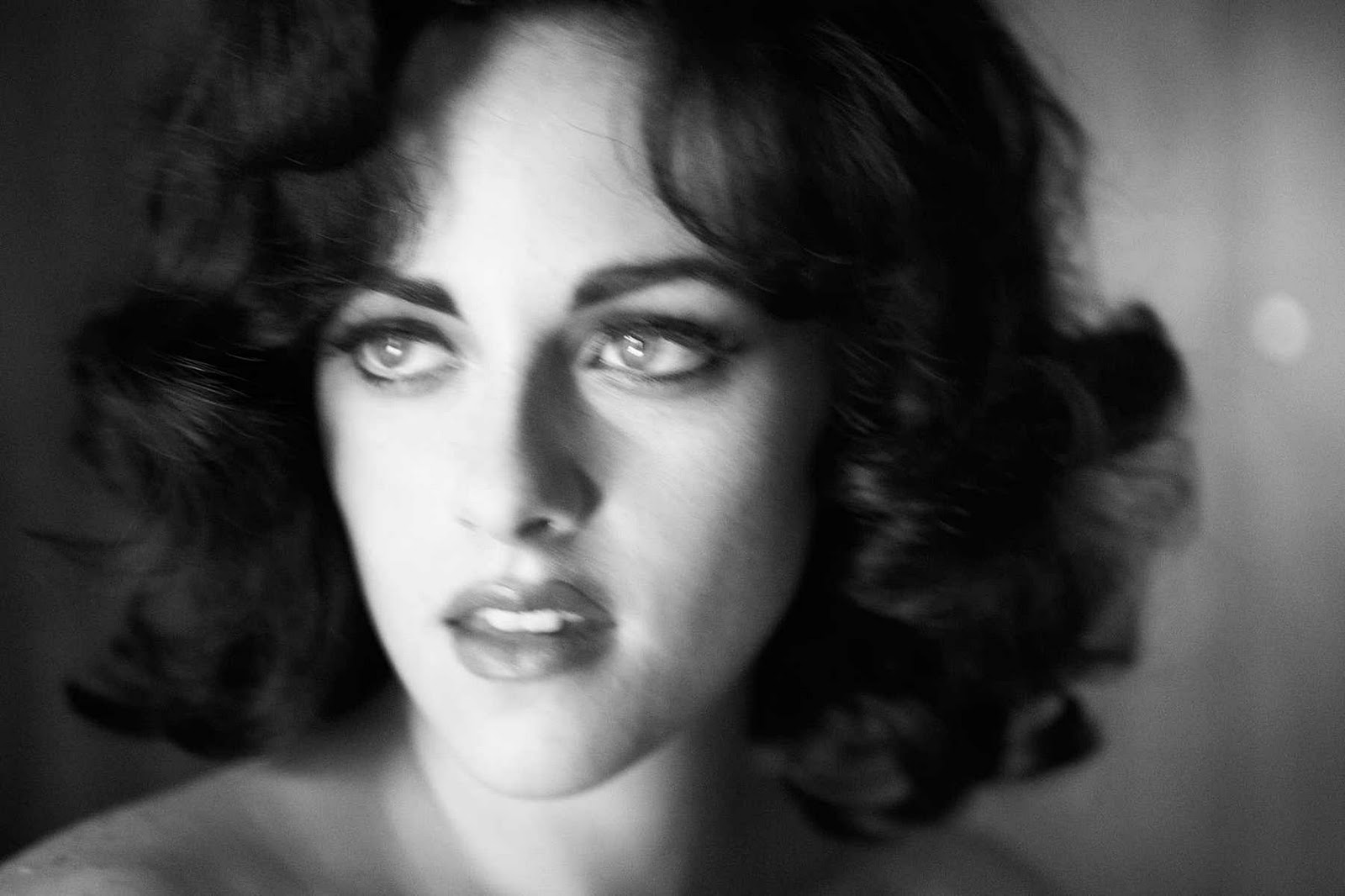 http://4.bp.blogspot.com/_Jl-Jl0Wmy4w/TTc8qNBgH0I/AAAAAAAAAJE/qgKgwOew5z4/s1600/www.expostas.com+Kristen+Stewart+-+Vogue+magazine+February+2011007.jpg
