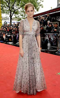 Sean S Diary Emma Watson S Wardrobe Malfunction Functions