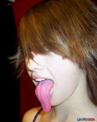 manusia dengan lidah teraneh