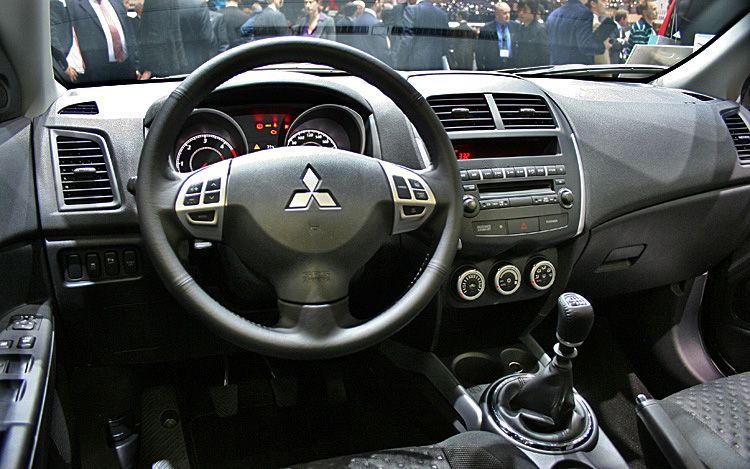 Mitsubishi ASX Outlander Side mitsubishi asx 4. Mitsubishi ASX Outlander Side