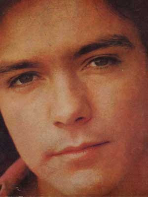 urban dictionary has five definitions for the expression bedroom eyes i say scrap them all and replace them with this picture