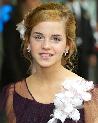 Emma Watson's soft textured pixie gives her a sophisticated and sexy appeal Emma Watson's soft textured pixie gives her a sophisticated and sexy appeal