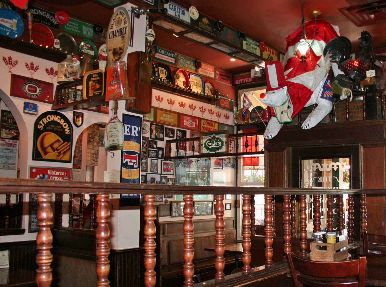 difference between a pub and a bar