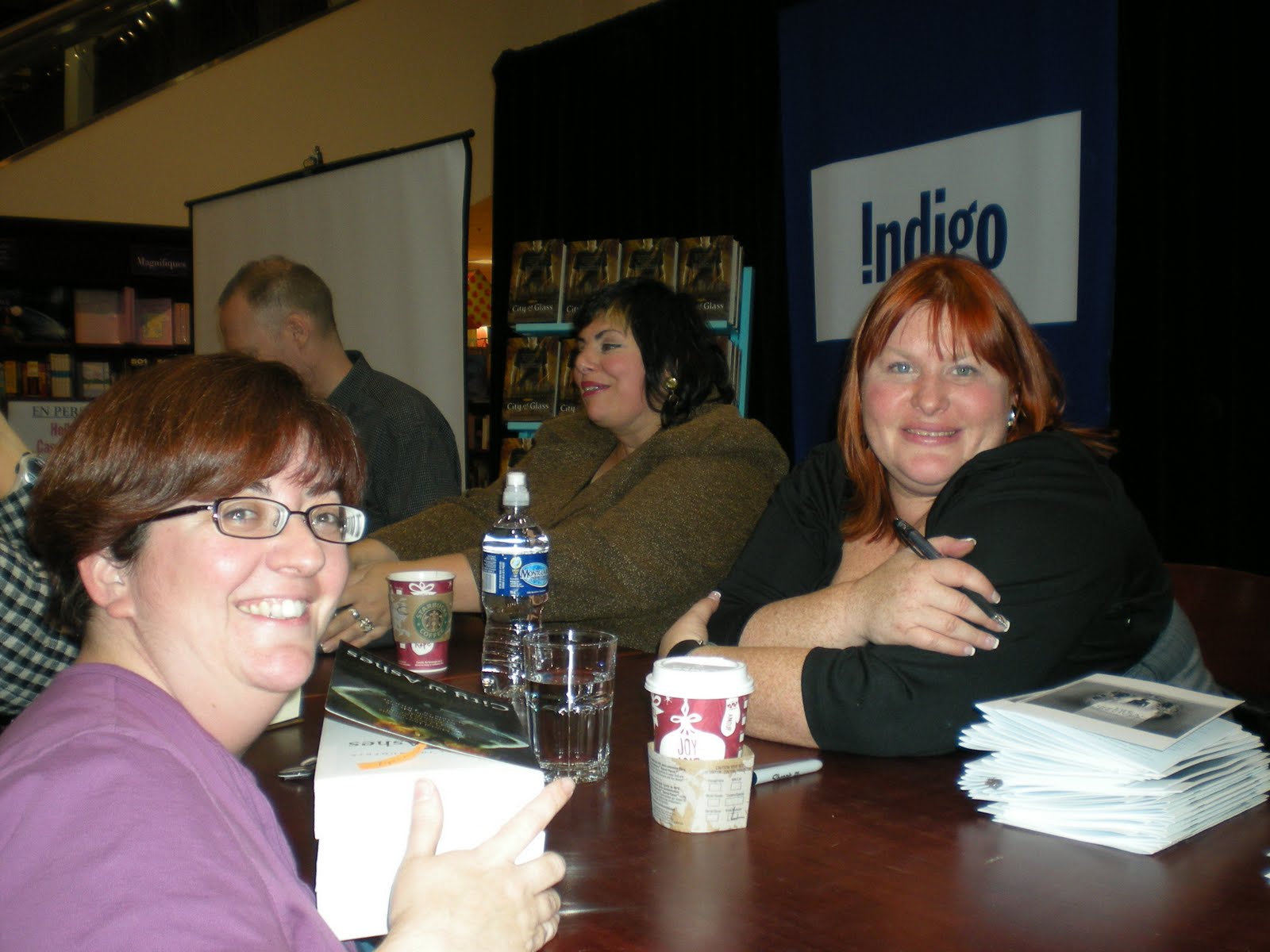 [author+signing+Nov+2009+008.JPG]