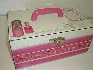 http://4.bp.blogspot.com/_JzVYdmr6Bwc/SSwODFQpVII/AAAAAAAAByY/wSM-dqAmeEw/s320/Caixa%2520de%2520Manicure%25204.jpg