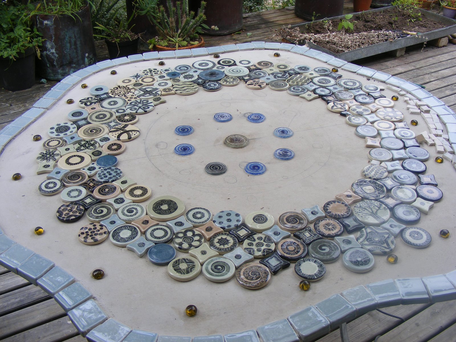 How to Mosaic and make beautiful objects for home and garden Making a