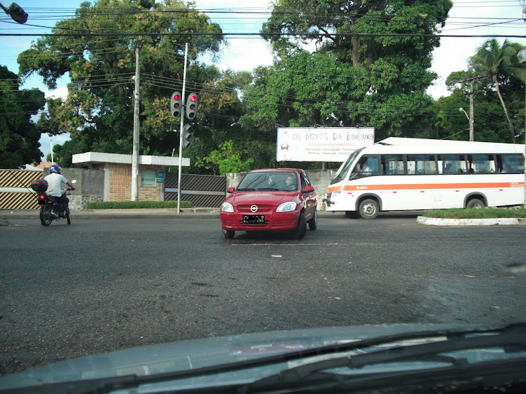 Conversão Irregular em Frente Ao Hospital Roberto Santos