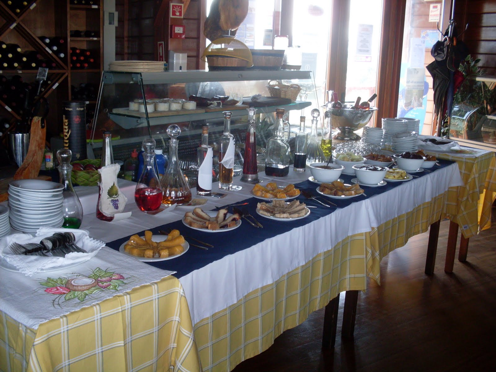 MESA DE FRUTAS E DOCES-BUFFET