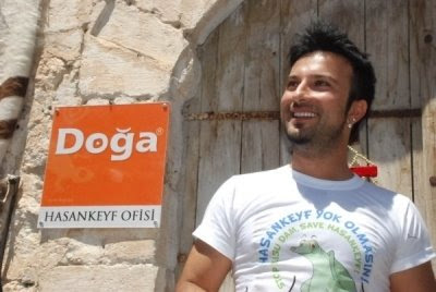Tarkan at Hasankeyf in 2008