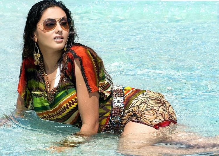 Namitha+Dress+Change+in+Caravan wallpapers namitha dress change namitha caravan namitha dress change ...