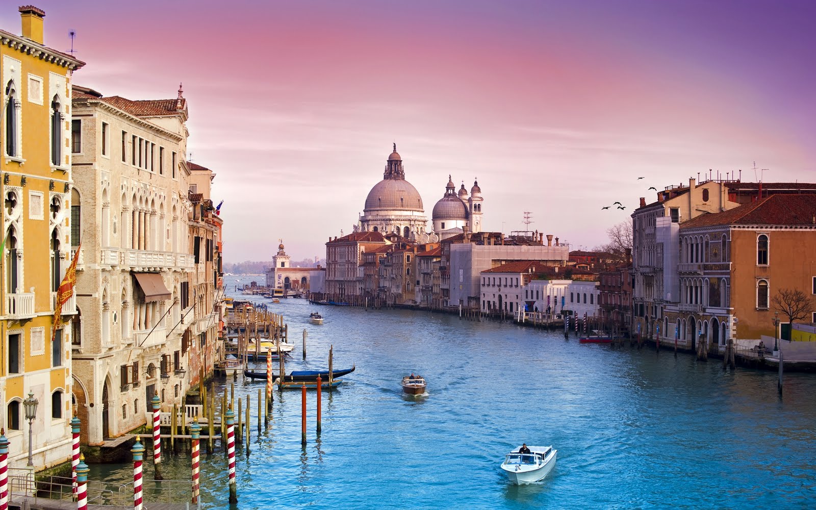 http://4.bp.blogspot.com/_KLJU3hHDGVM/TEZNMm0hrXI/AAAAAAAADPE/zCClPCVIobo/s1600/Boats_wallpapers_HD.jpg
