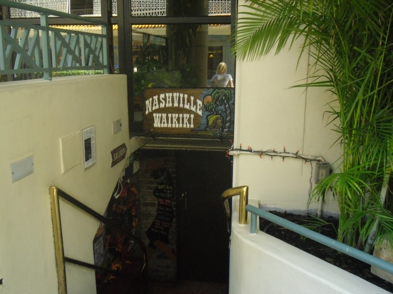 Waikiki Hippie Waikiki Dive Bar Tour