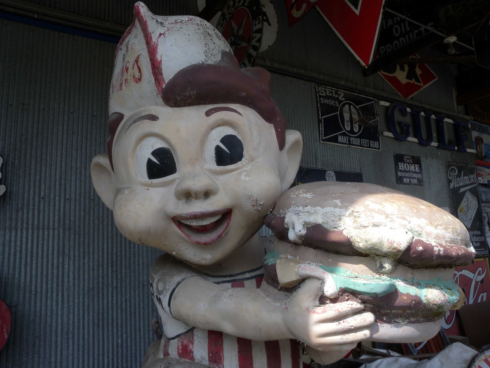 [DSCN0996+burger+boy.jpg]