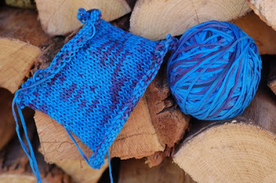 Blue t-shirt knit yarn swatch