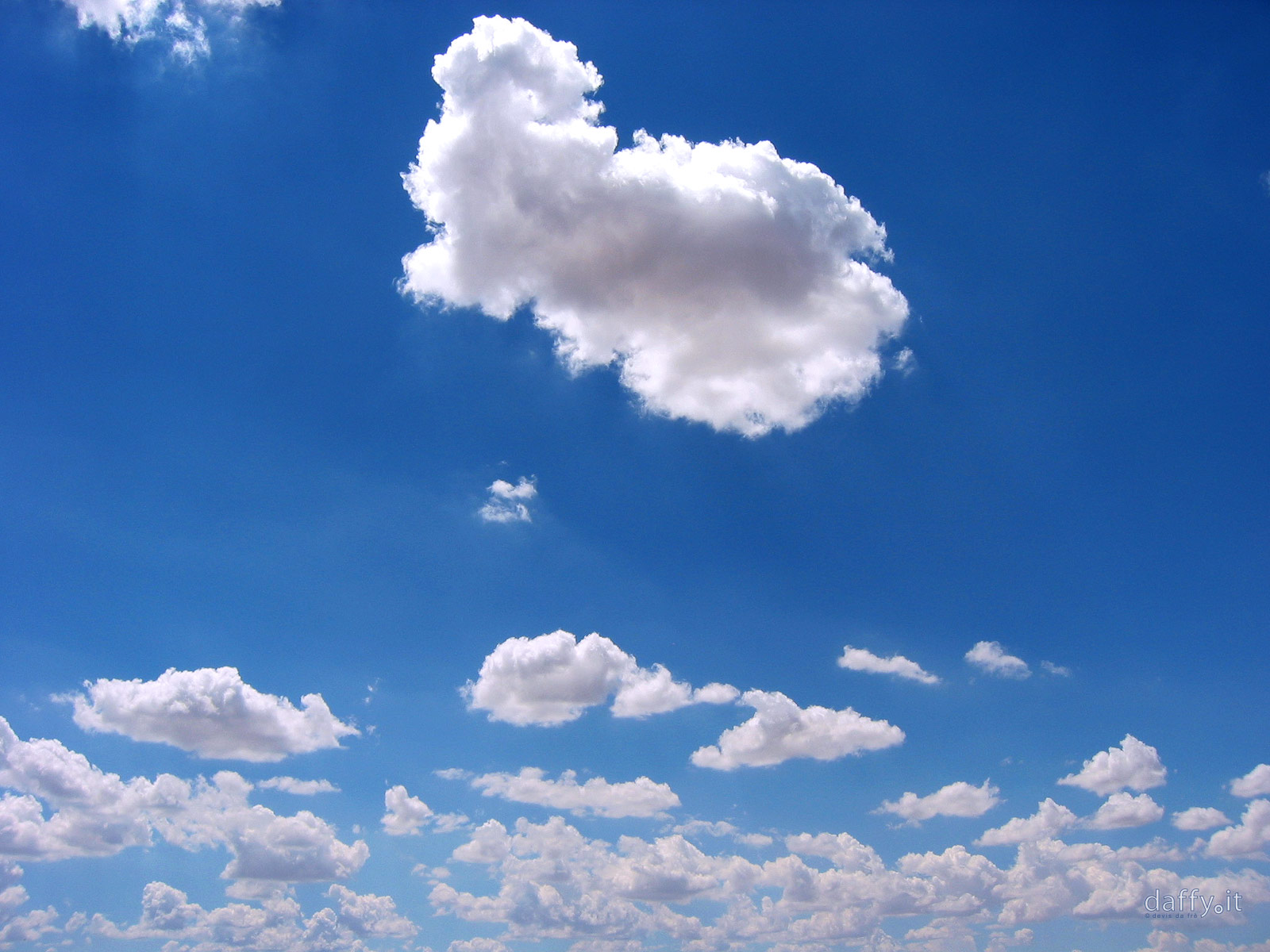 http://4.bp.blogspot.com/_KX1DEGPJiF8/TQUbevH8quI/AAAAAAAAAwk/5e4Wlt_zNxE/s1600/nuvole.jpg