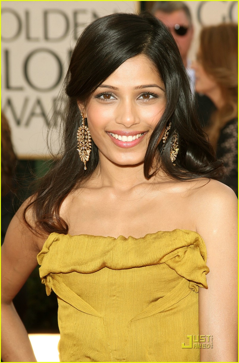 [freida-pinto-golden-globes-2009-01.jpg]