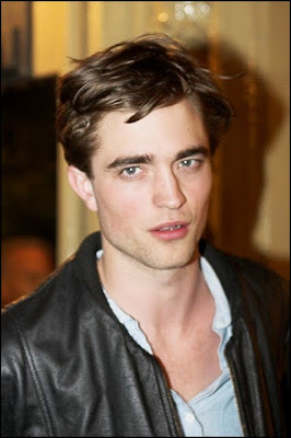 Robert Pattinson on Gay Farmer Robert Pattinson Showing Ass In Twilght