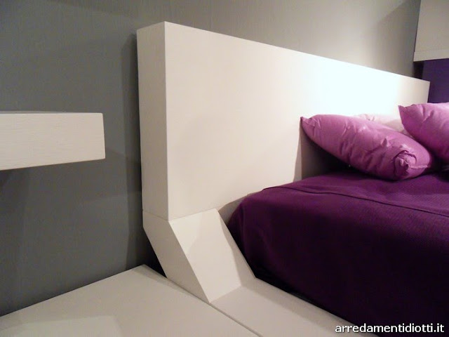 DORMITORIO MODERNO PURPURA BLANCO Y GRIS via www.dormitorios.blogspot.com DORMITORIO MORADO Y BLANCO