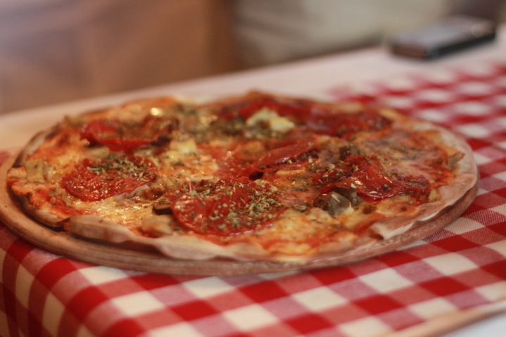 Pizzeria Trio..tencere yuvarlandı kapağını buldu