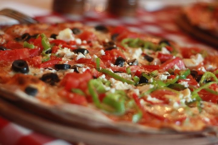 Pizzeria Trio..tencere yuvarlandı kapağını buldu