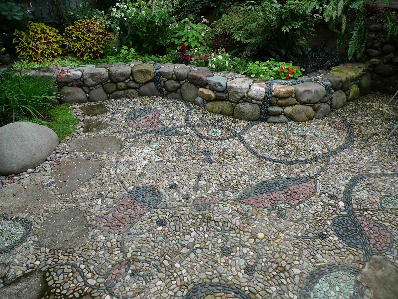 Jeffrey Bale39s World Of Gardens Pebble Mosaic For The Garden Jeffrey Bale39s World Of Gardens Pebble Mosaic For The Garden