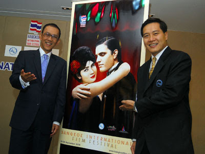 FNFAT president Jareuk Kaljareuk and TAT chairman Weerasak Kowsurat present the poster for the 2009 Bangkok International Film Festival. It's designed by artist filmmaker Wisit Sasanatieng.