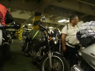 二輪車は船首部分