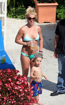 Enjoy the pictures of Britney Spears out by the pool with her kiddies