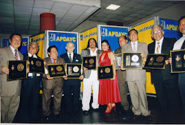 PAUL TREJOS CUANDO FUÉ PREMIADO POR EL APDAYC