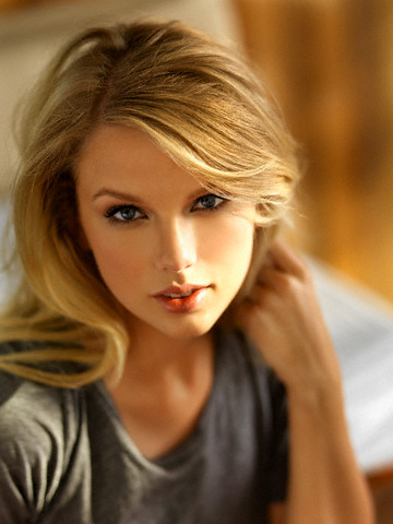 Taylor Swift on Taylor Swift Always Looks Like A Princess Mobi Korner