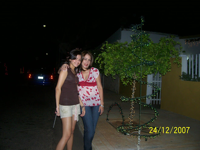 Ella es Andrea con su tia son de Venezuela y es dulce muy dulce Andy