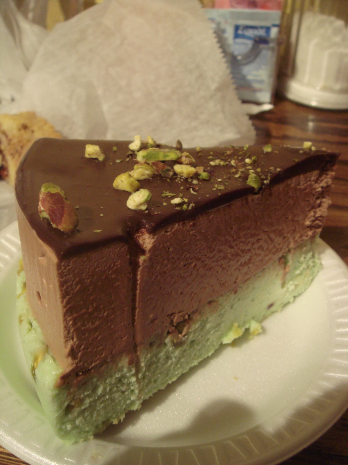 [Pinisi+Choco+Mousse+Pistachio+CC.jpg]