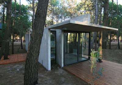 Modern Vacation House Design by Architects Maria Victoria Besonias