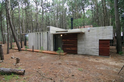 Modern Vacation House Design by Architects Maria Victoria Besonias