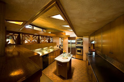 Luxury Farm House by Frank Lloyd Wright