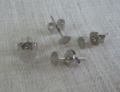 [earing-studs.jpg]
