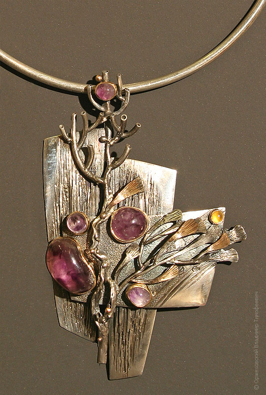 The W's Jewelry or sculpture?